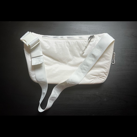 One Left!!! Ivy Park x Adidas Creamy White Fanny / Belt Bag - Picture 4 of 5